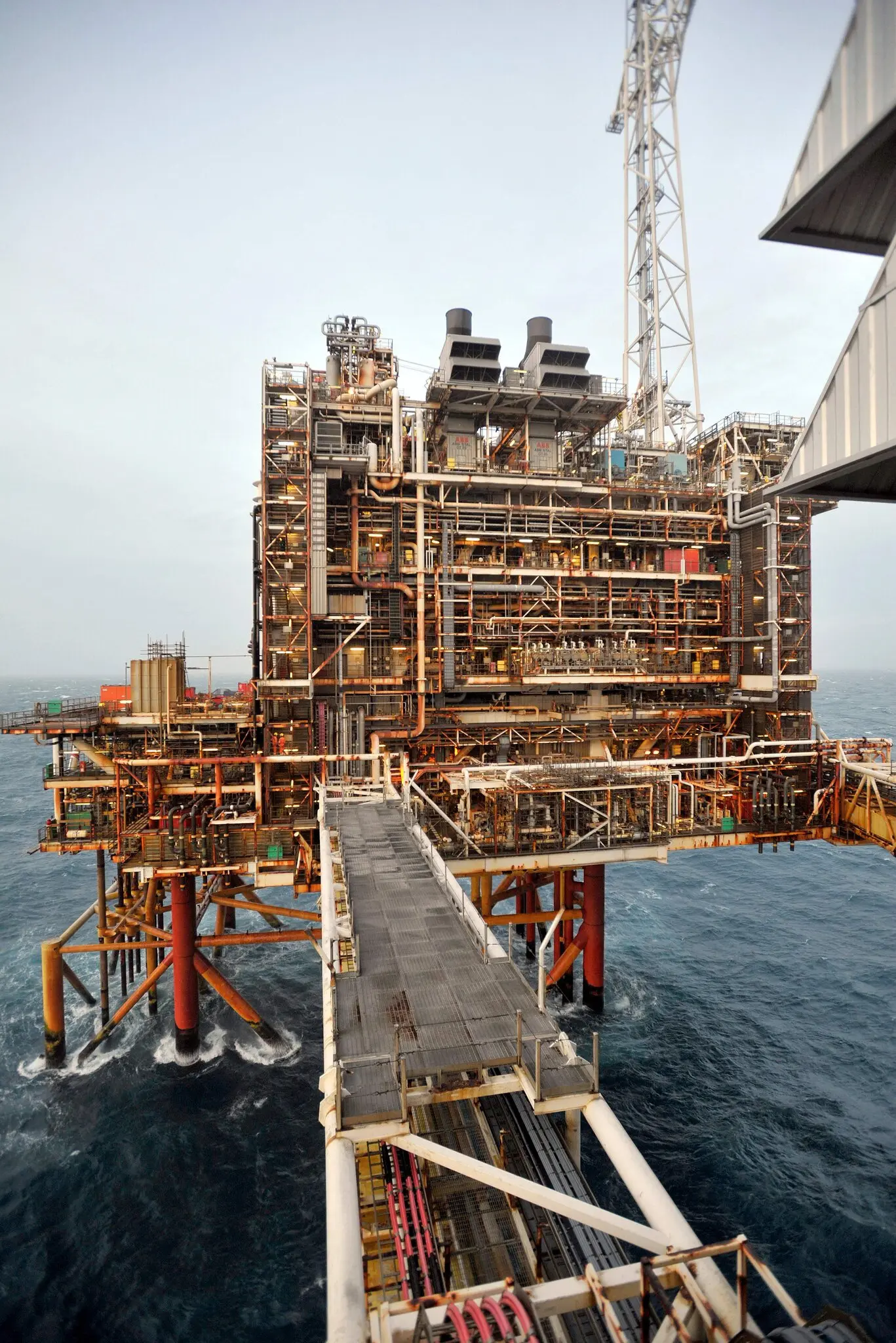 Західні енергетичні гіганти фіксують рекордні прибутки на тлі зниження експорту російських нафтопродуктів